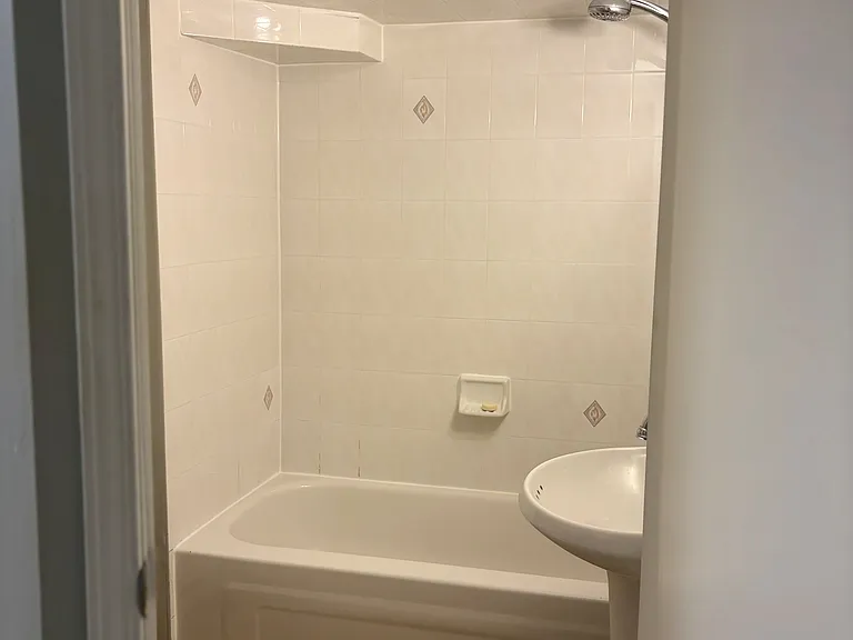 108 Springhurst Ave — Photo 20