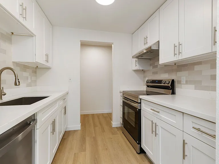 Lawton Park Villas- One month free- 2 Bed / 2 Bath Space to Live, Room to Breathe, All Yours. Mag... — Photo 40