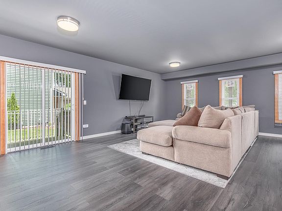 5th image of 273 Hickory Oaks Dr
