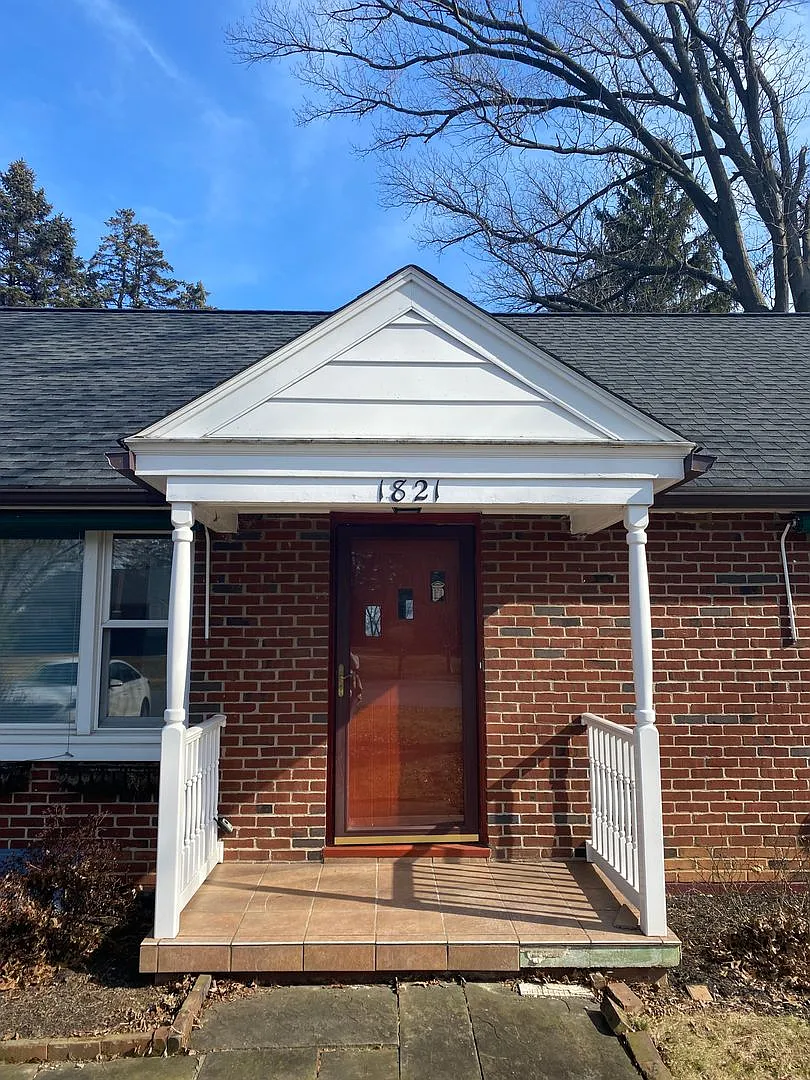 Gorgeous 2 Bedroom, 2 Bathroom Home! — Photo 2