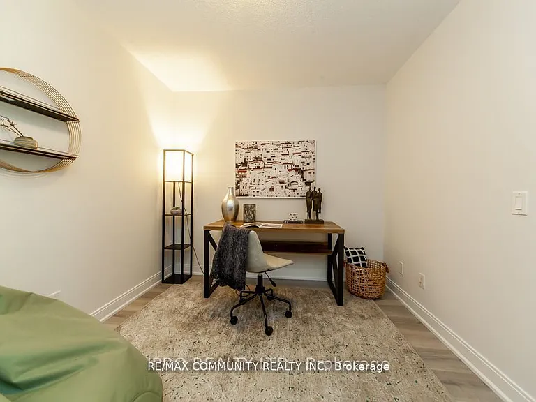 315 Village Green Sq #Townhouse 51 — Photo 18