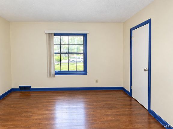 11th image of 13401 Hartwell St
