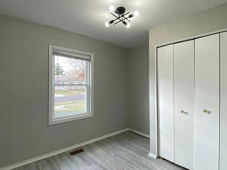 611 Iola Ave — Photo 7