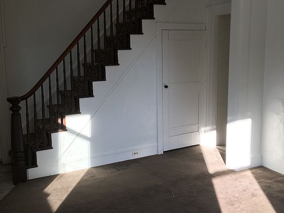 3rd image of 222 W Poplar St #222