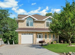 14 Chincopee Ave, Hopatcong, NJ 07843