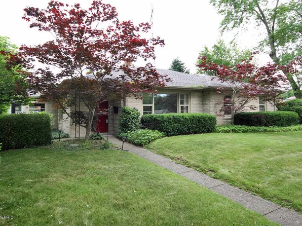 1217 Orchard Ave, Saint Joseph, MI 49085