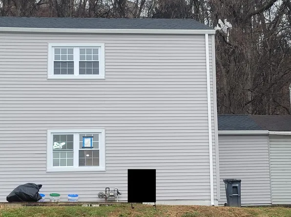 621 Saint Marys Dr, Steelton, PA 17113