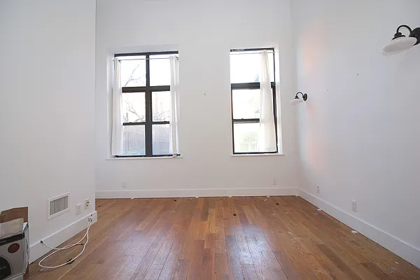 Rented by Nooklyn NYC LLC | media 21