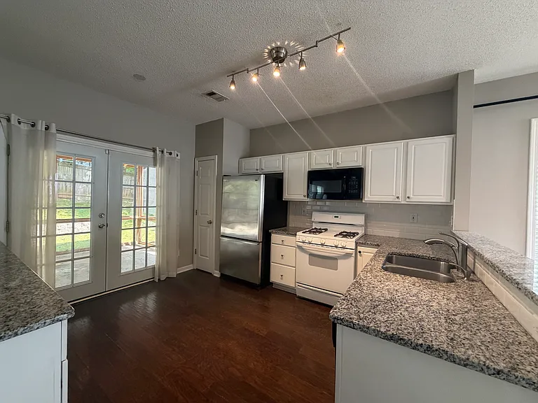 10905 Wittenridge Dr — Photo 10