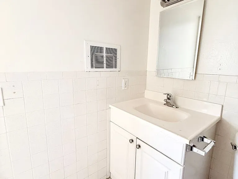 622 N B St — Photo 4