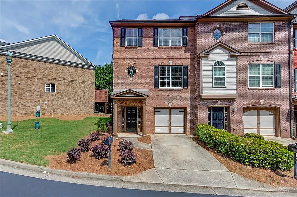 3 bed, 3.5 bath, 2237 sqft, $2,400 — Photo 1