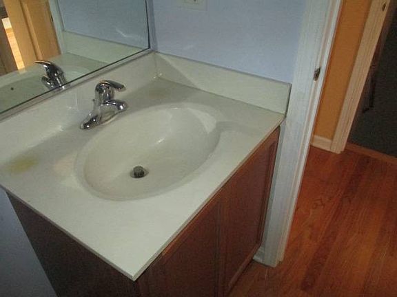 4th image of 1325 Lunt Ct