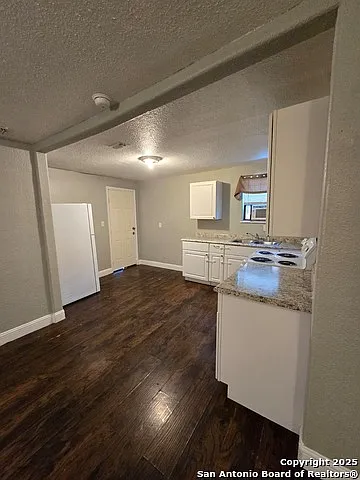 1718 Commercial Ave #B — Photo 3