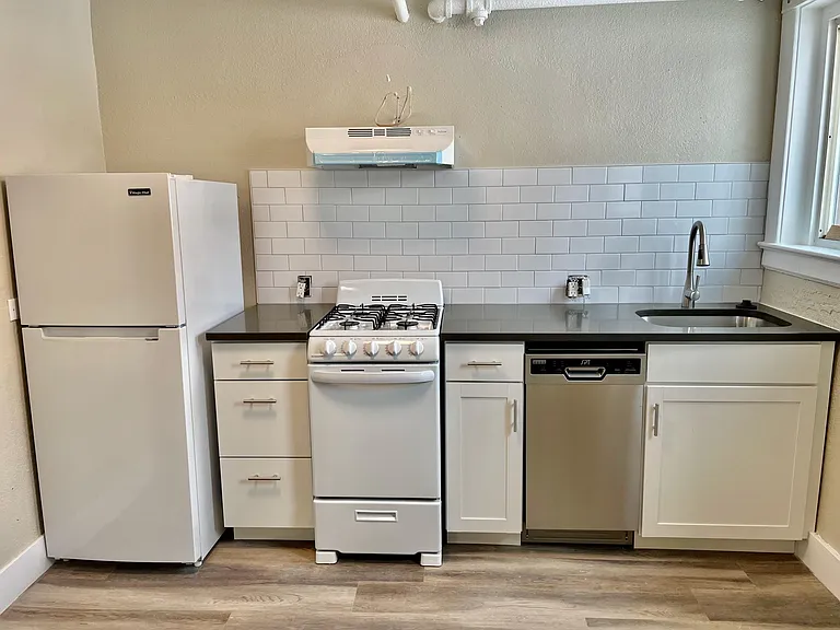 1575 Gaylord St #9 — Photo 6
