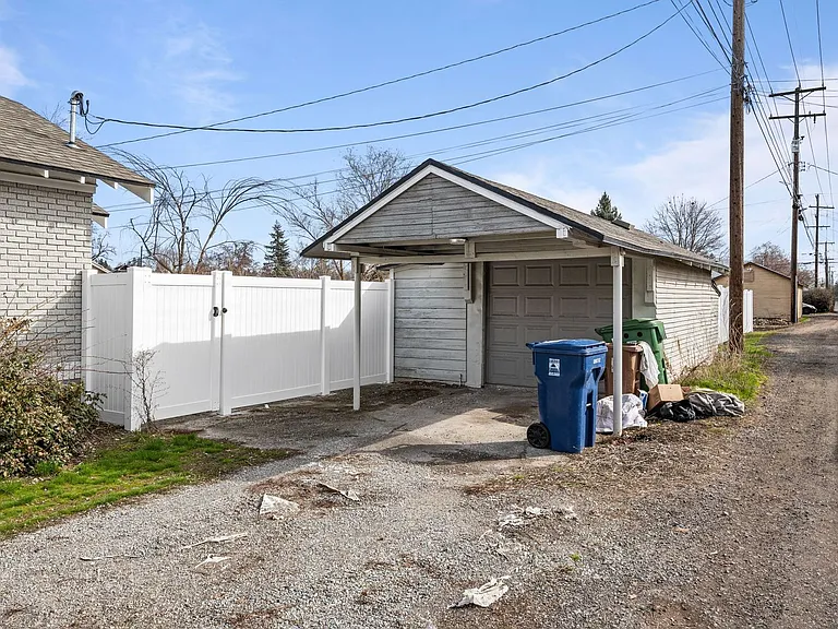 2618 N Ash St — Photo 25