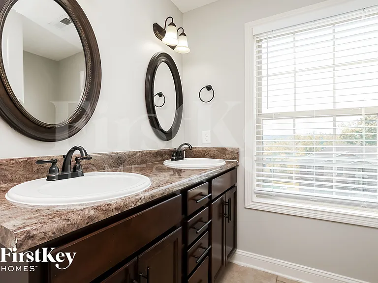 1145 Stillwood Dr — Photo 9
