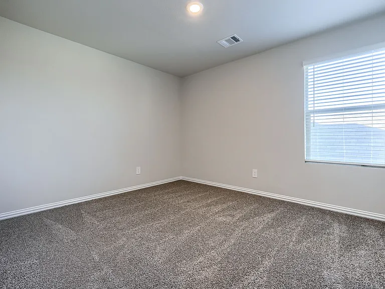 906 Jennie St — Photo 32
