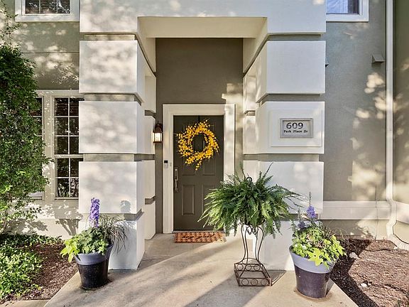 3rd image of 609 Park Place Dr