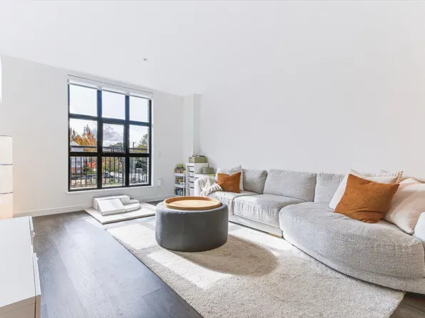 2446 Shaughnessy St #200, Pt Coquitlam, BC V3C 6M4