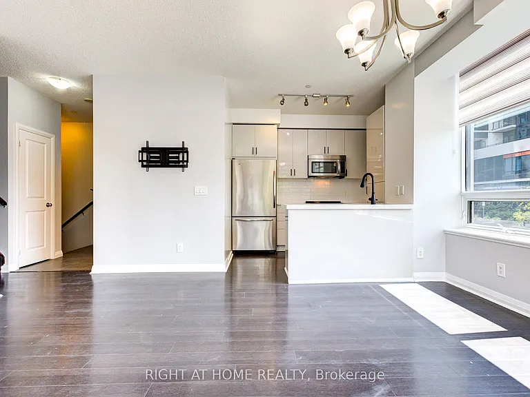 55 Eglinton Ave W #101 — Photo 8