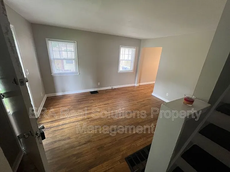 90 N Waverly St — Photo 2