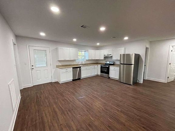 3rd image of 124 Red Hawk Dr