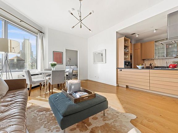 3rd image of 100 W 18th St APT 9D