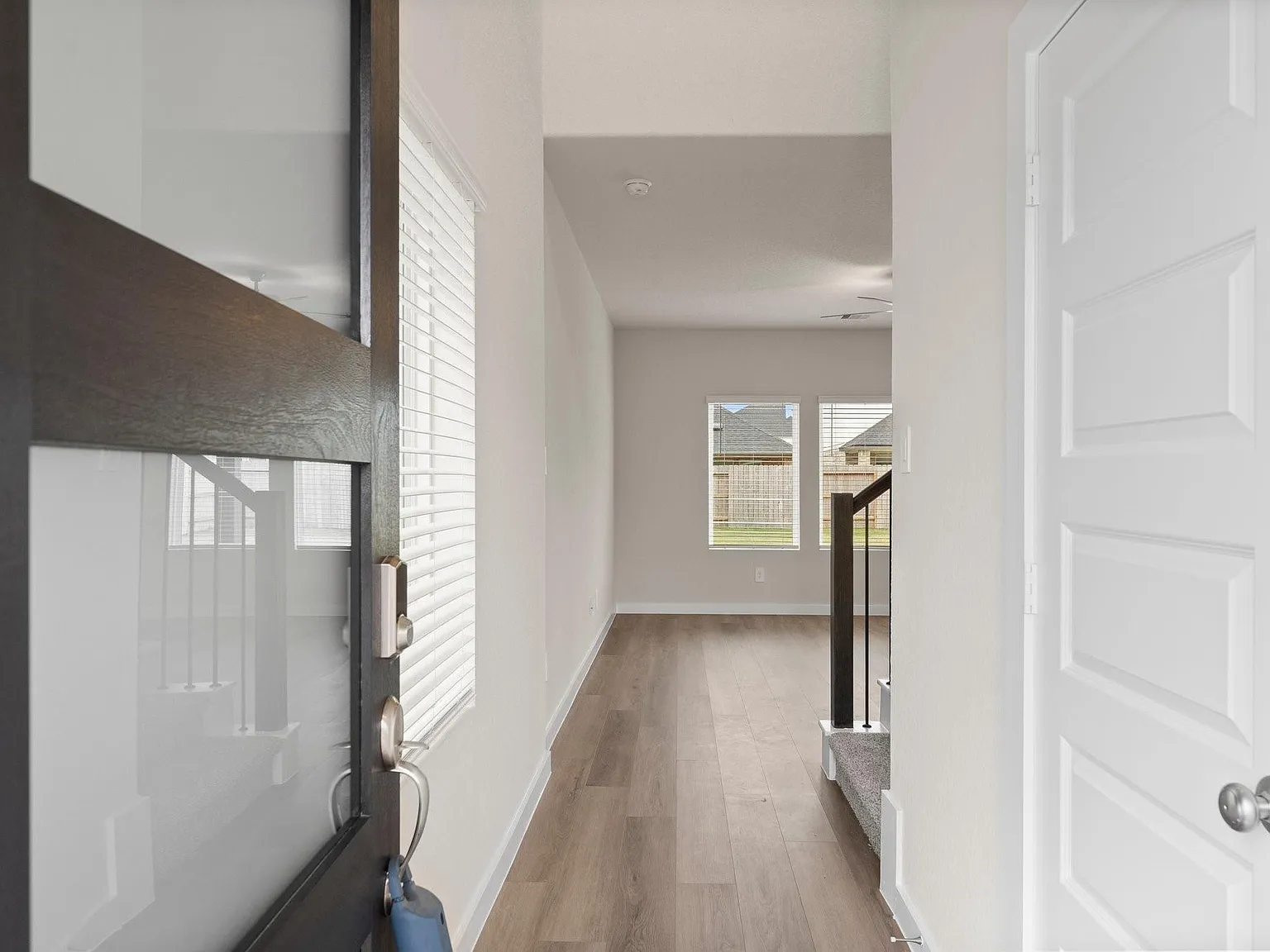 3 bed, 2.5 bath, 1589 sqft, $2,350 — Photo 2
