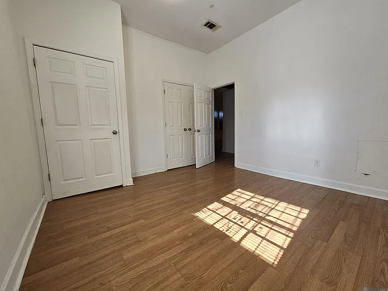 924 France St — Photo 14