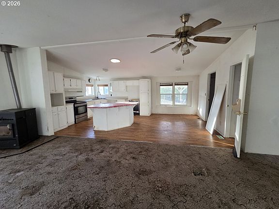 5th image of 781 Pine Ridge Dr