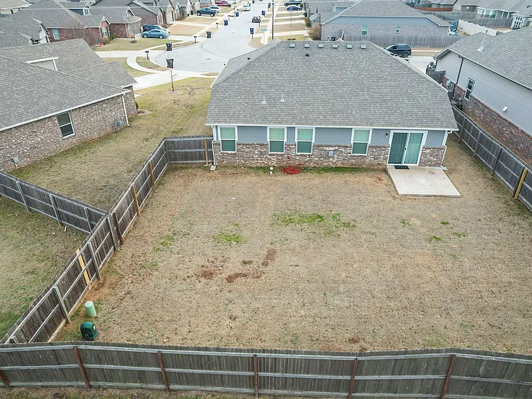3308 W Charlotte St — Photo 14