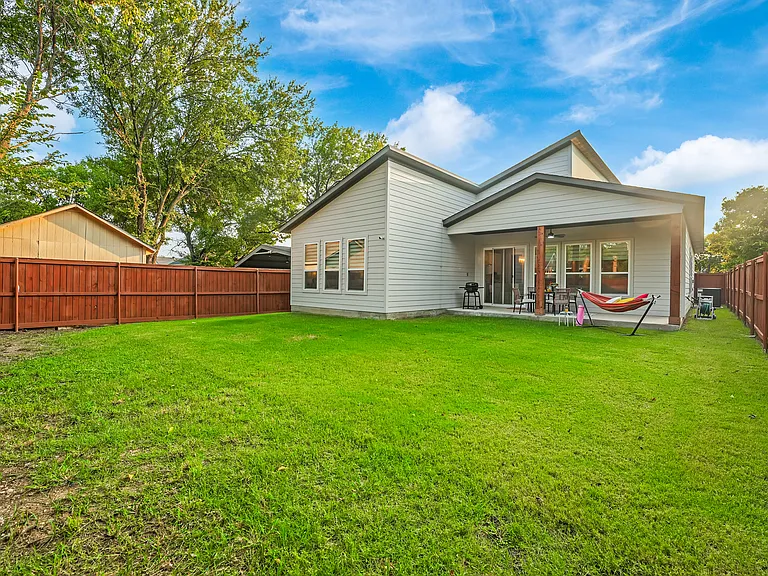 3930 Maybeth St — Photo 36