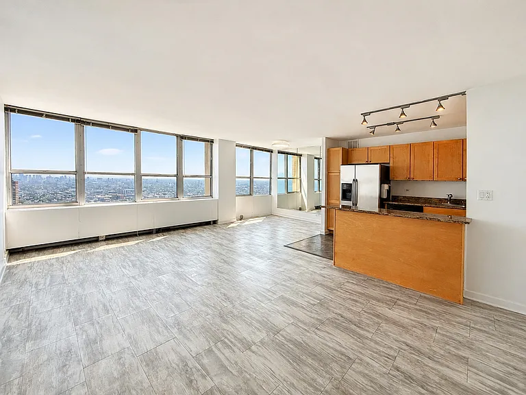 655 W Irving Park Rd #5303 — Photo 2