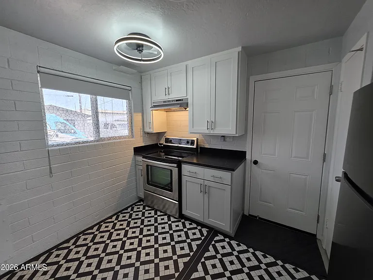574 S Park St #B — Photo 8