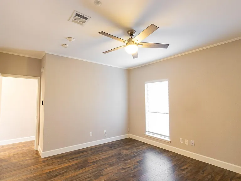 401 Lakeside Ln #111 — Photo 18