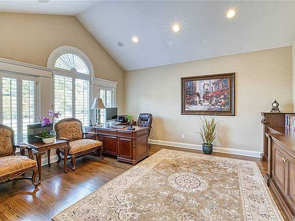 5th image of 15 Gracewood Dr