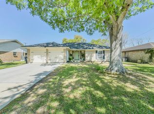 323 Coventry Ln, Alvin, TX 77511