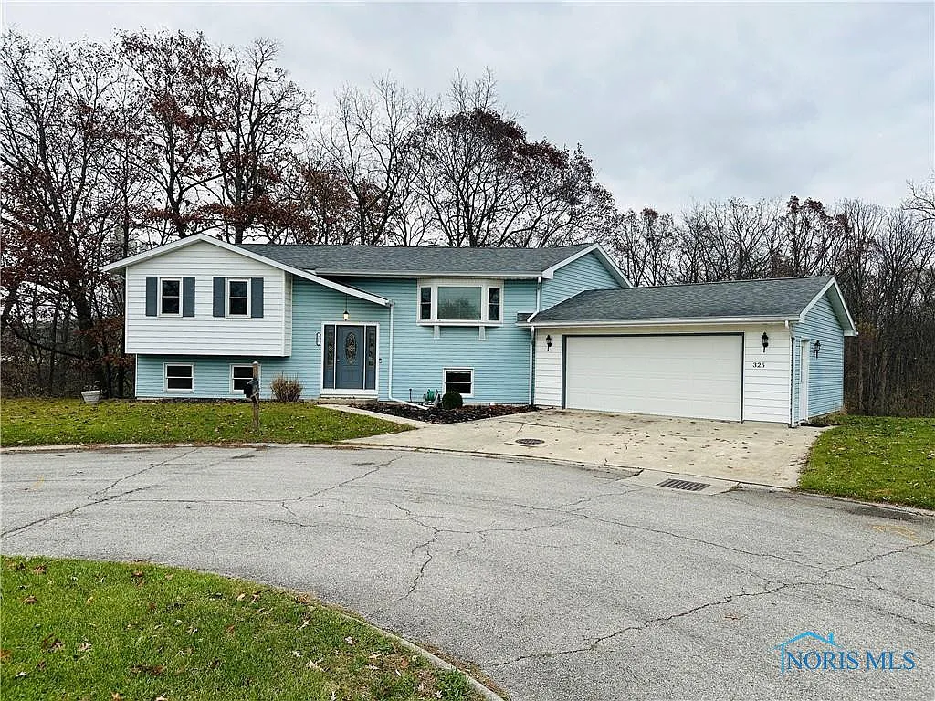 325 Colleen Dr photo 1