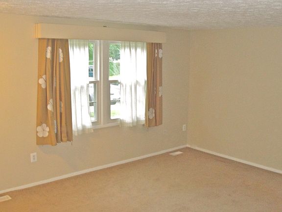 3rd image of 8332 Mary Lee Ln