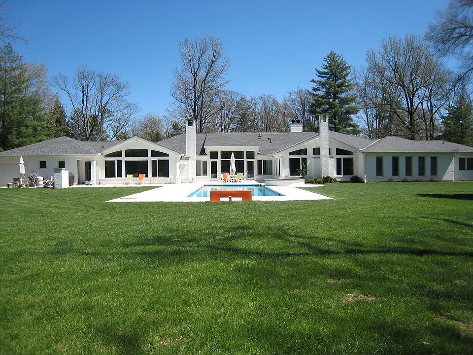 2nd image of 5565 Miami Rd