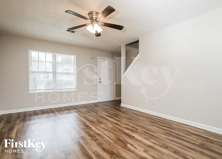 4030 Mission Way — Photo 2