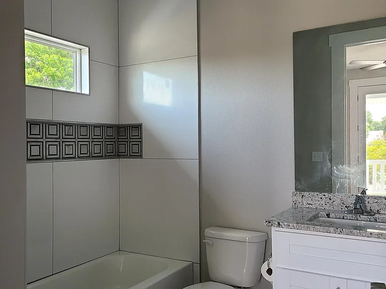 2125 W Saint Joseph St — Photo 7