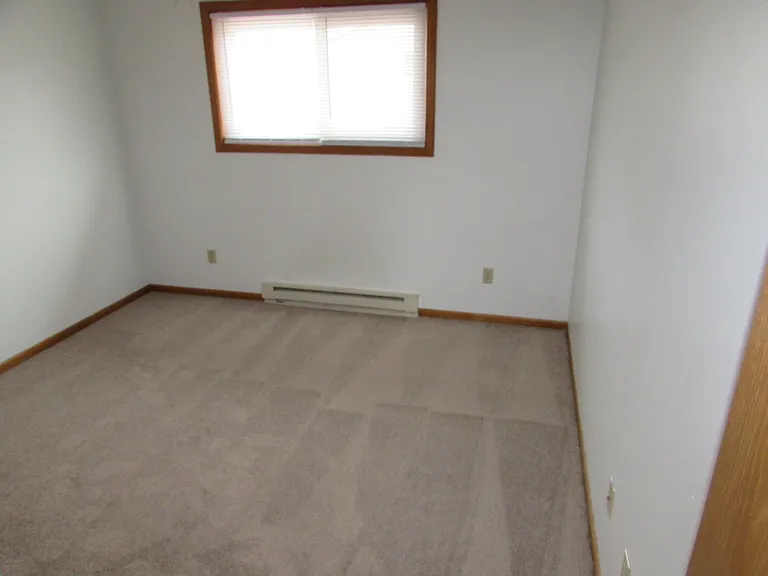 122-130 Maple Ct — Photo 10