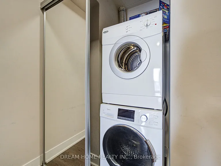 30 Roehampton Ave #2902 — Photo 32