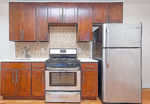 3rd image of 591 Franklin Ave #9CL