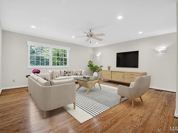 3rd image of 307 Woodside Dr