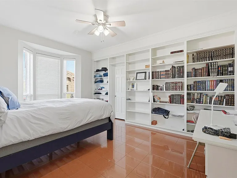 7927 Wolfield Ln — Photo 11