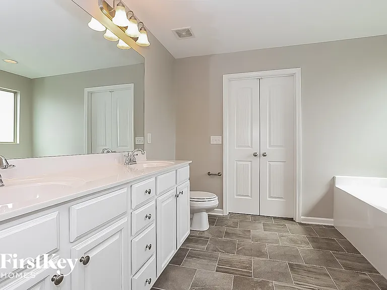 3241 Mapleside Ln — Photo 10