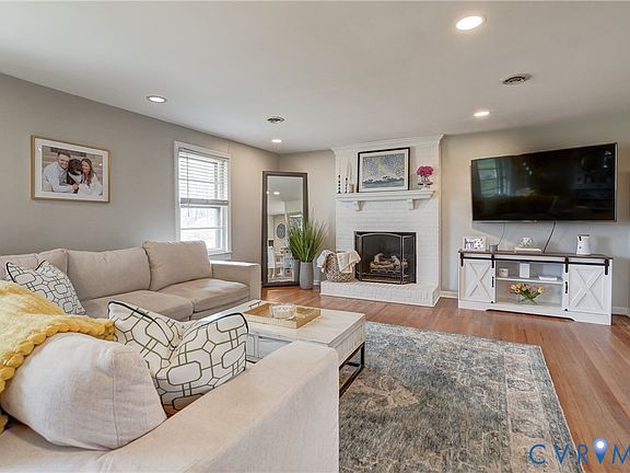 3rd image of 1496 Hockett Rd