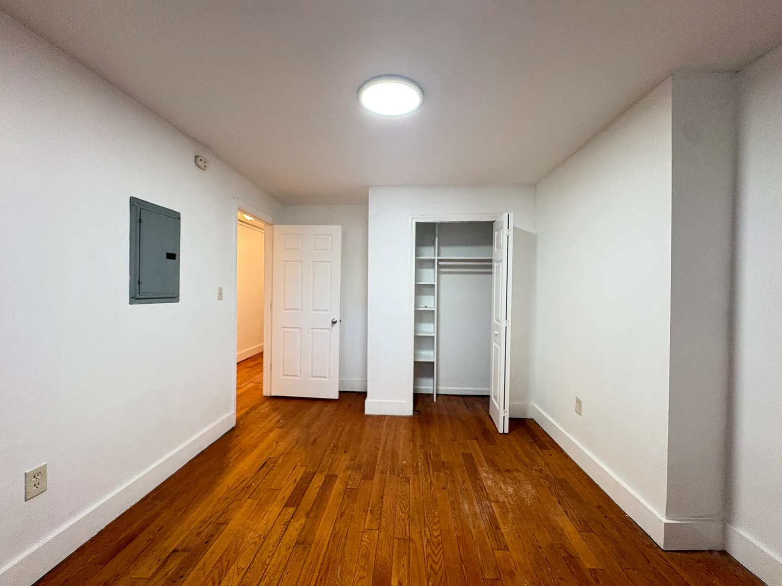 2 bed, 800 sqft, $2,000 — Photo 3
